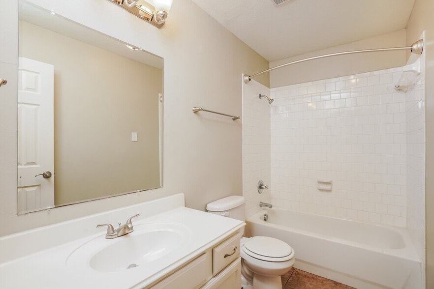 Building Photo - 216 Green Isle Ave