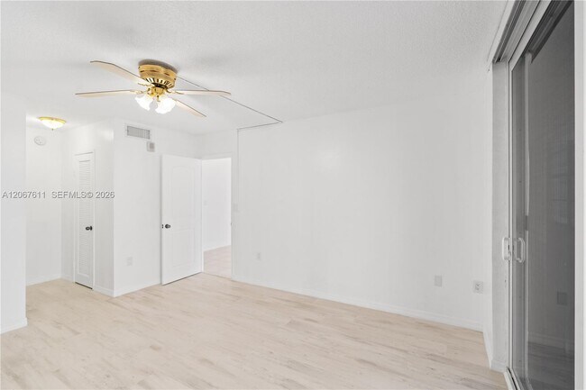 Building Photo - 1351 NE Miami Gardens Dr