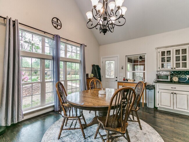 Building Photo - This stunning 4-bedroom, 3.5-bathroom home...