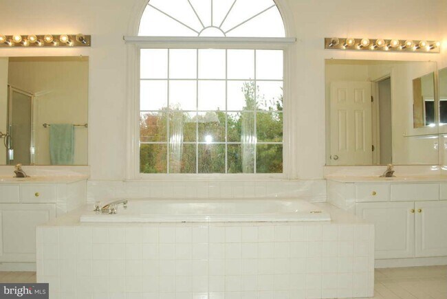 Building Photo - A rare opportunity to experience spacious, sophisticated living in a premier location.