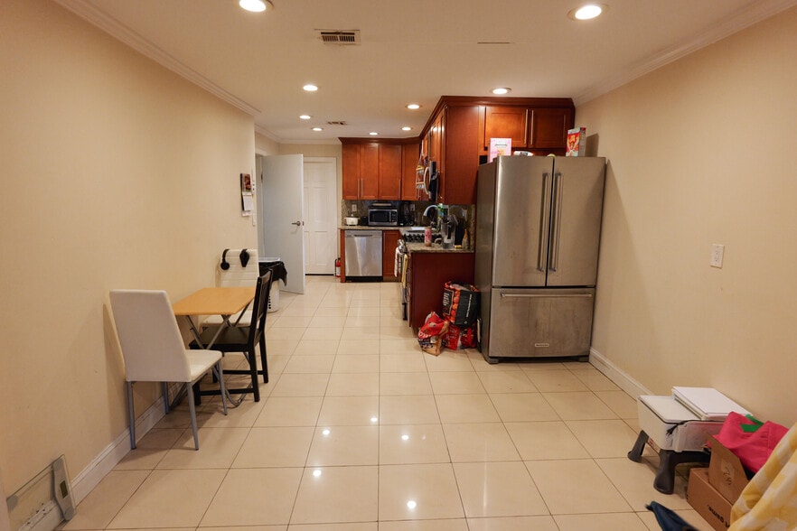 Building Photo - 245 Ferry St