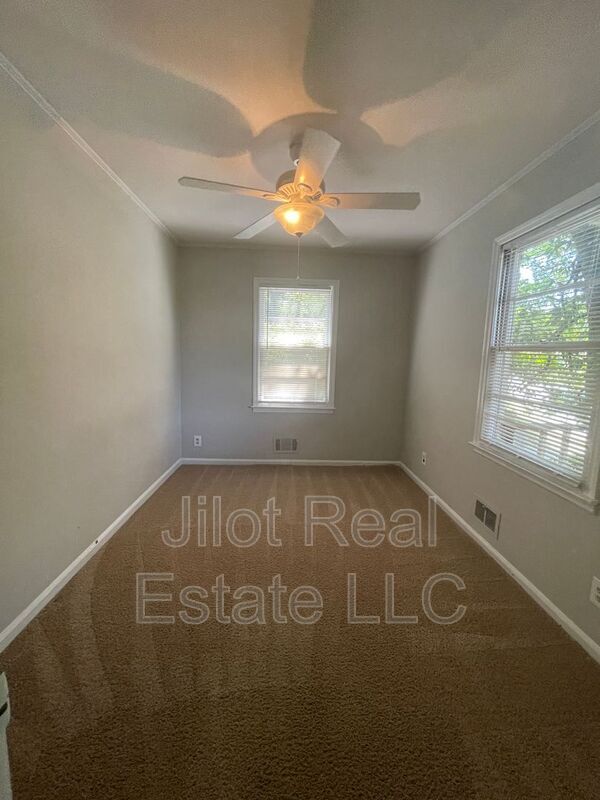 Building Photo - 3825 Church St