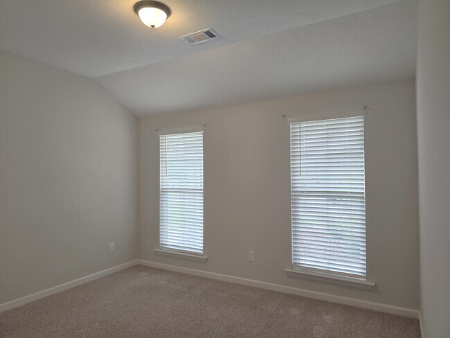 Building Photo - 337 Jardon St