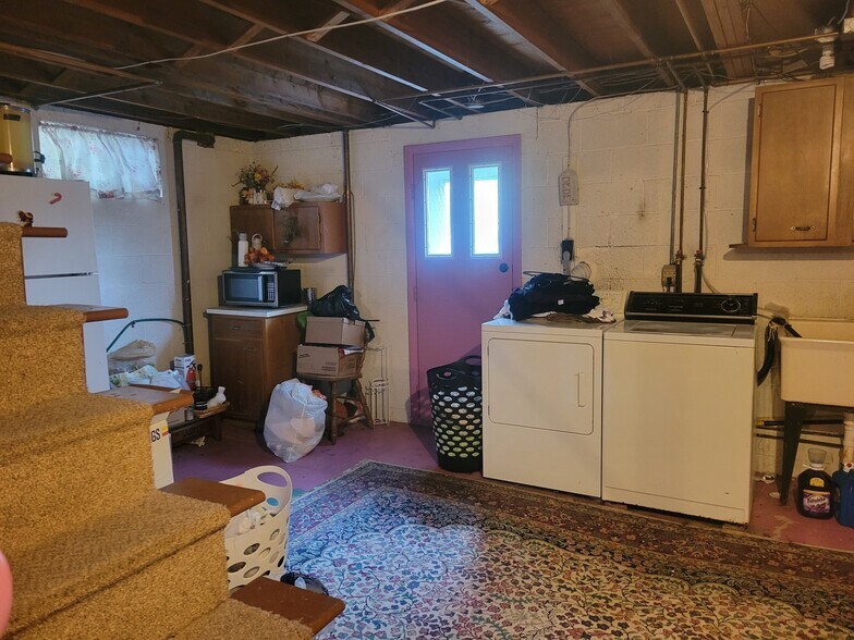 Building Photo - 421 Woodside Ave