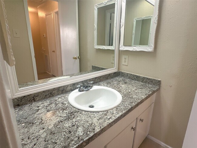 Building Photo - 6518 S Briar Bayou Dr