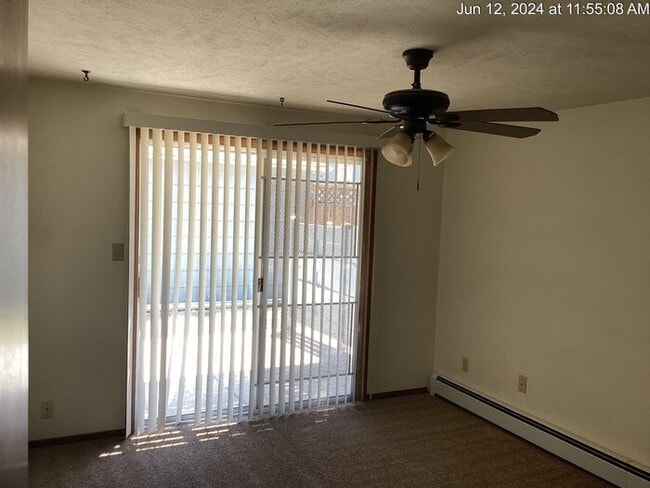 Building Photo - Cute 2 Bedroom WITH Attached Garage in Lov...