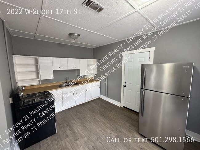 Building Photo - 2022 W Short 17th St