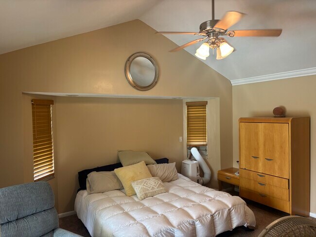 Building Photo - 212 Jefferson Ave