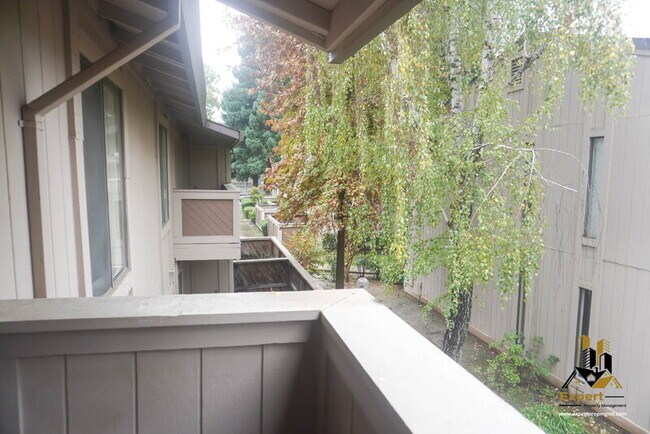 Building Photo - 5333 Primrose Dr