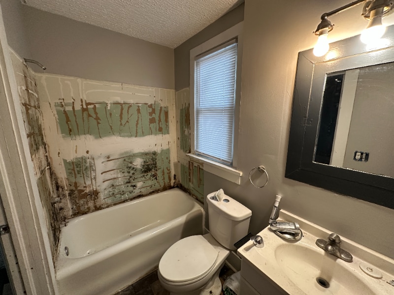 Building Photo - 924 7th Ave