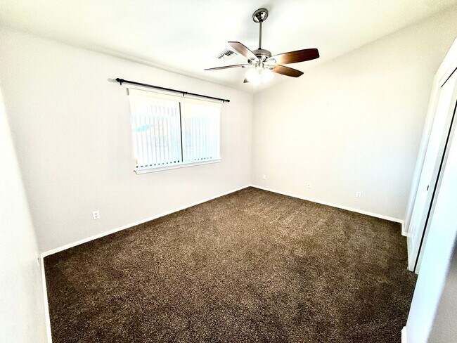 Building Photo - Custom 3 Bedroom, 2.5 Bath Home w/Bonus Ro...