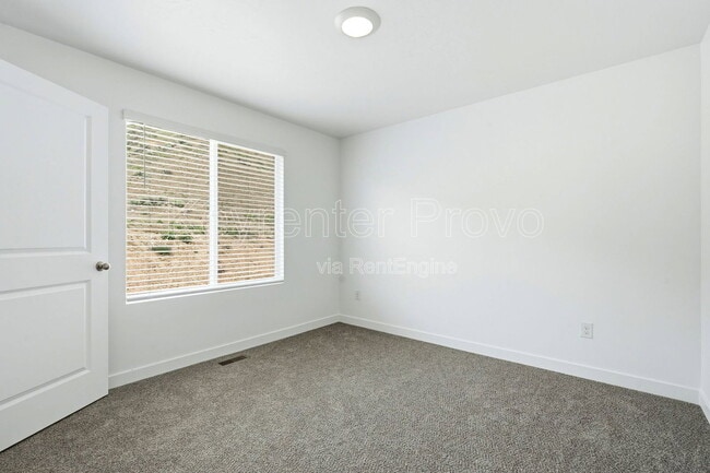 Building Photo - 371 E Levengrove Dr