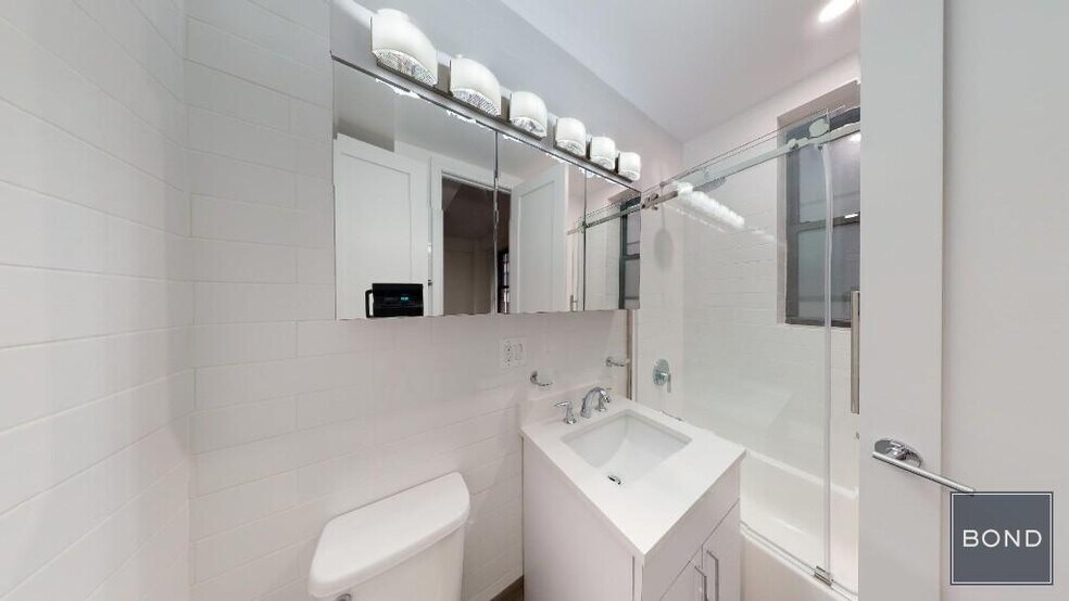 Building Photo - 145 W 55th St