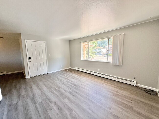 Building Photo - 1059 Westmoreland Rd