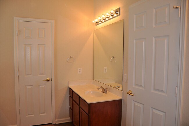 Building Photo - 3 Bedroom 2 Bath with Study in Kyle