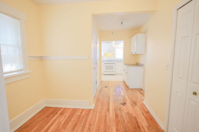 Building Photo - 317 N Santa Rita Ave