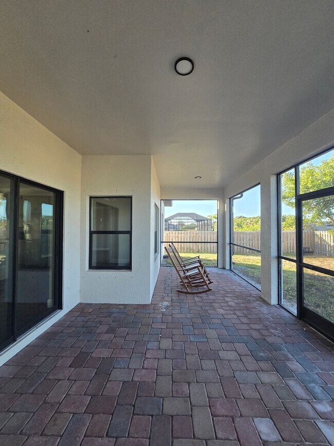 Building Photo - 1504 NW 36th Pl