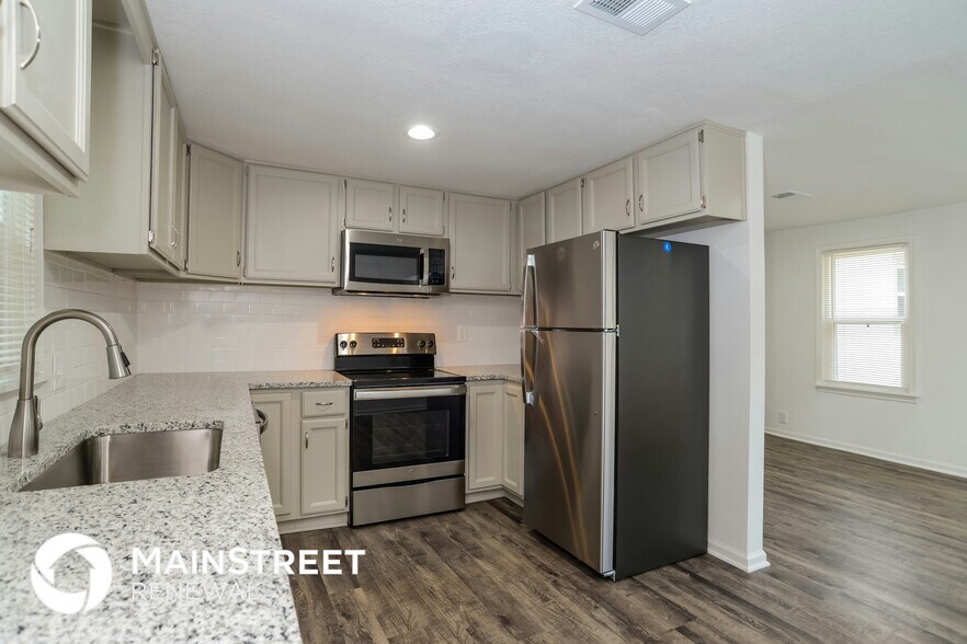 Building Photo - 7411 NW Oak Dr