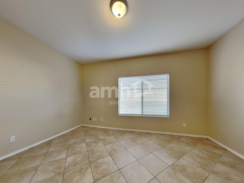 Building Photo - 1843 S 105th Dr