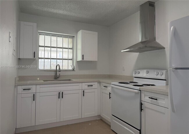 Building Photo - 1820 NW 19th Ave