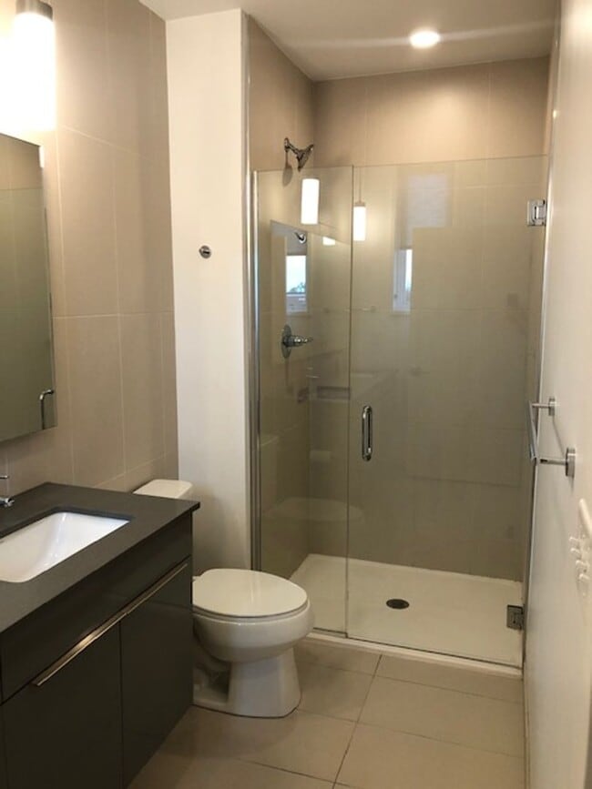Building Photo - 2 Bedroom Condo in the Confluence!