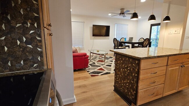 Building Photo - 3107 Colonial Way