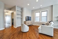 Building Photo - 2214 W Barry Ave