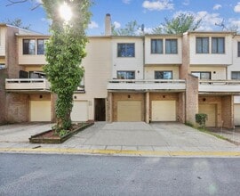 Building Photo - Modern Comfort in Sought-After Gaithersburg