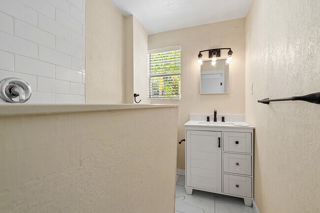 Building Photo - 3310 E Maritana Dr