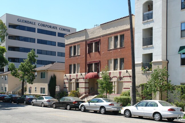 Building Photo - 213 S Jackson St