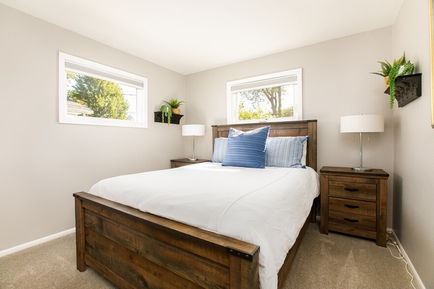 Upstairs Bedrom #1 - 1536 Gordon Dr