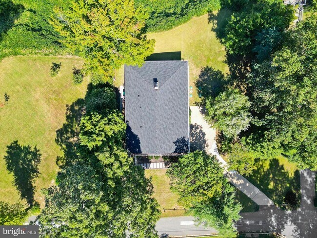 Building Photo - 5510 Beach Dr