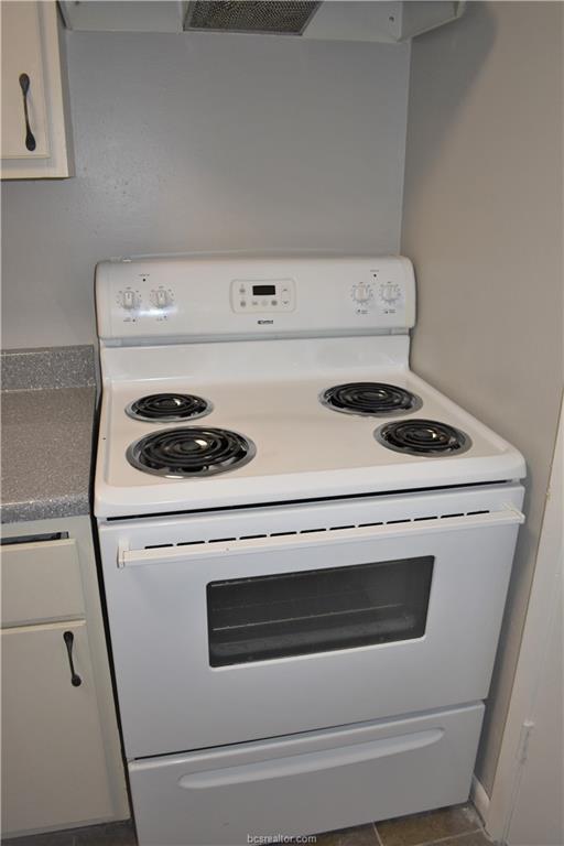 Building Photo - 704 Vassar Ct