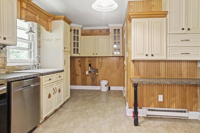 Building Photo - 312 Wilder Rd