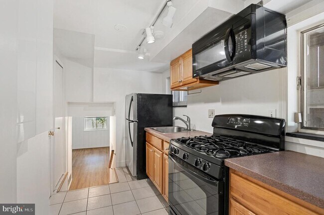 Building Photo - 5523 Uppingham St