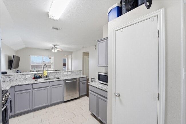 Building Photo - 14530 Morningside Vw Dr