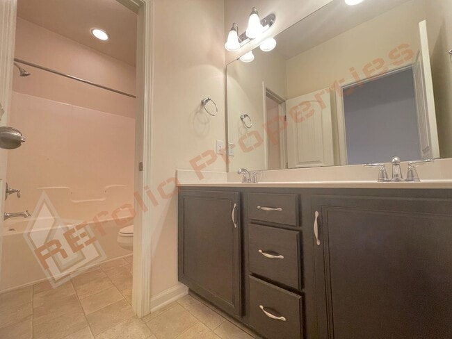 Building Photo - Beautiful 3 Bedroom 2 Car Garage End unit in Manchester Park, Morrisville,  Available May 7th!