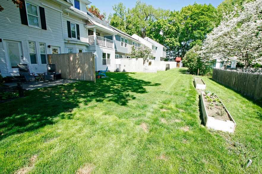 Building Photo - 37 Hampden St