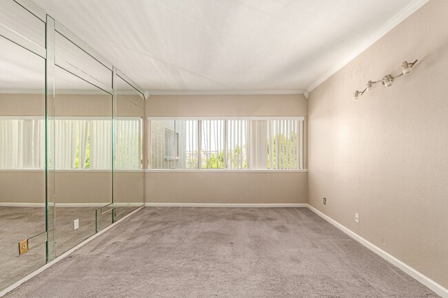 Building Photo - Renovated Urban Penthouse in Downtown Phoe...
