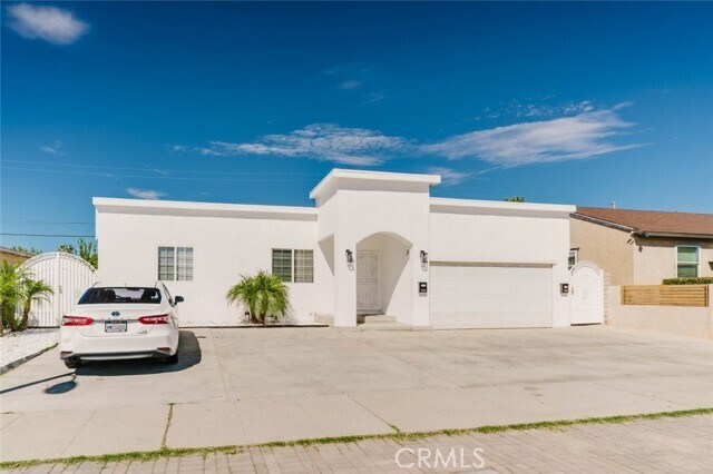 Building Photo - 7945 Woodman Ave