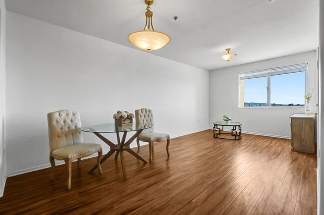 Building Photo - Luxurious Modern Condo in Alhambra ? Move-In Special: Get 2 Weeks Free