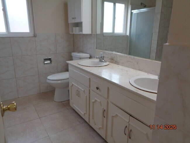 Building Photo - Sprawling and Spacious 8-acre Ranch Home