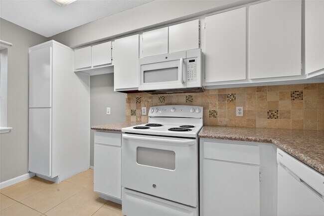 Building Photo - 18800 Egret Bay Blvd