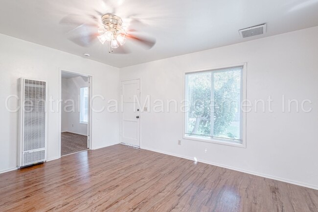 Building Photo - 347-351 E Marengo Ave