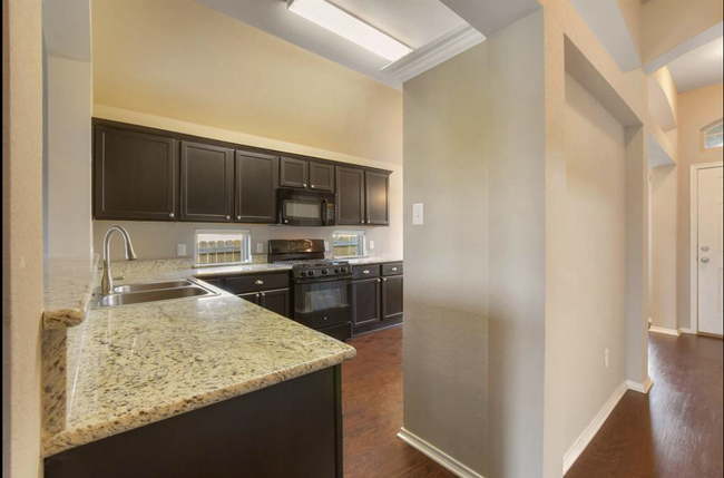 Kitchen - 100 Brookside Dr