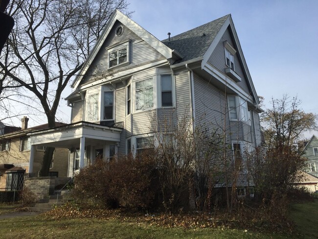 Building Photo - Downer Lower house