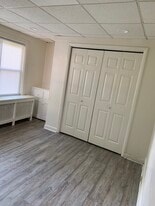 Building Photo - 932 Grampian Blvd