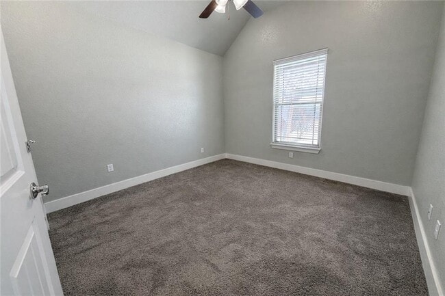 Building Photo - 2202 NE Steinbeck Dr