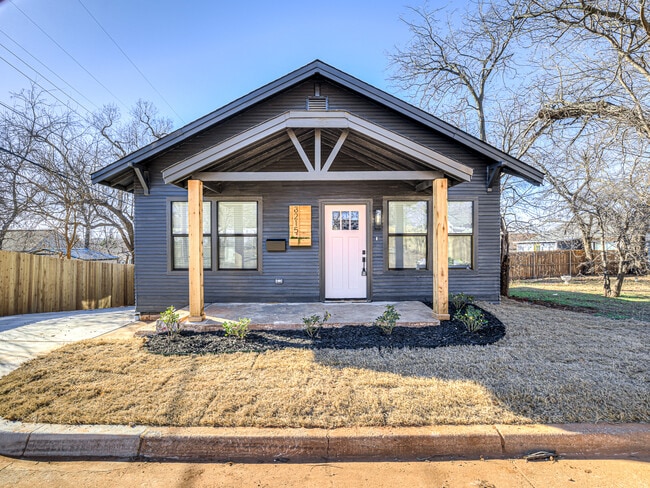 Building Photo - 3215 N Francis Ave