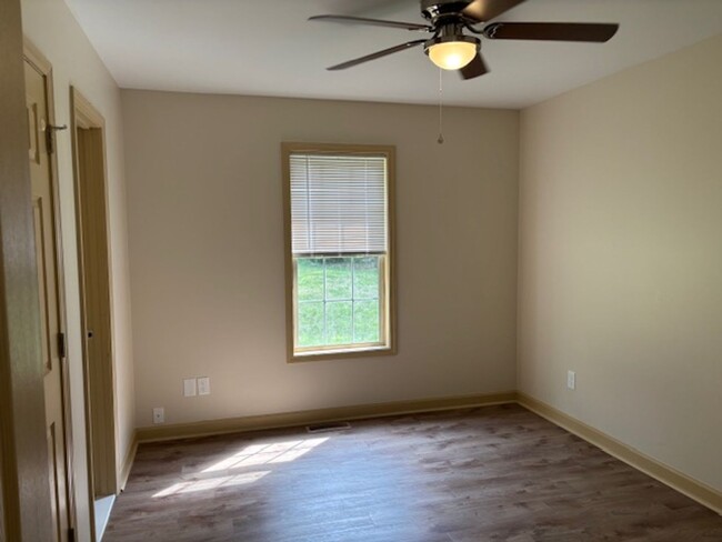 Building Photo - 1302